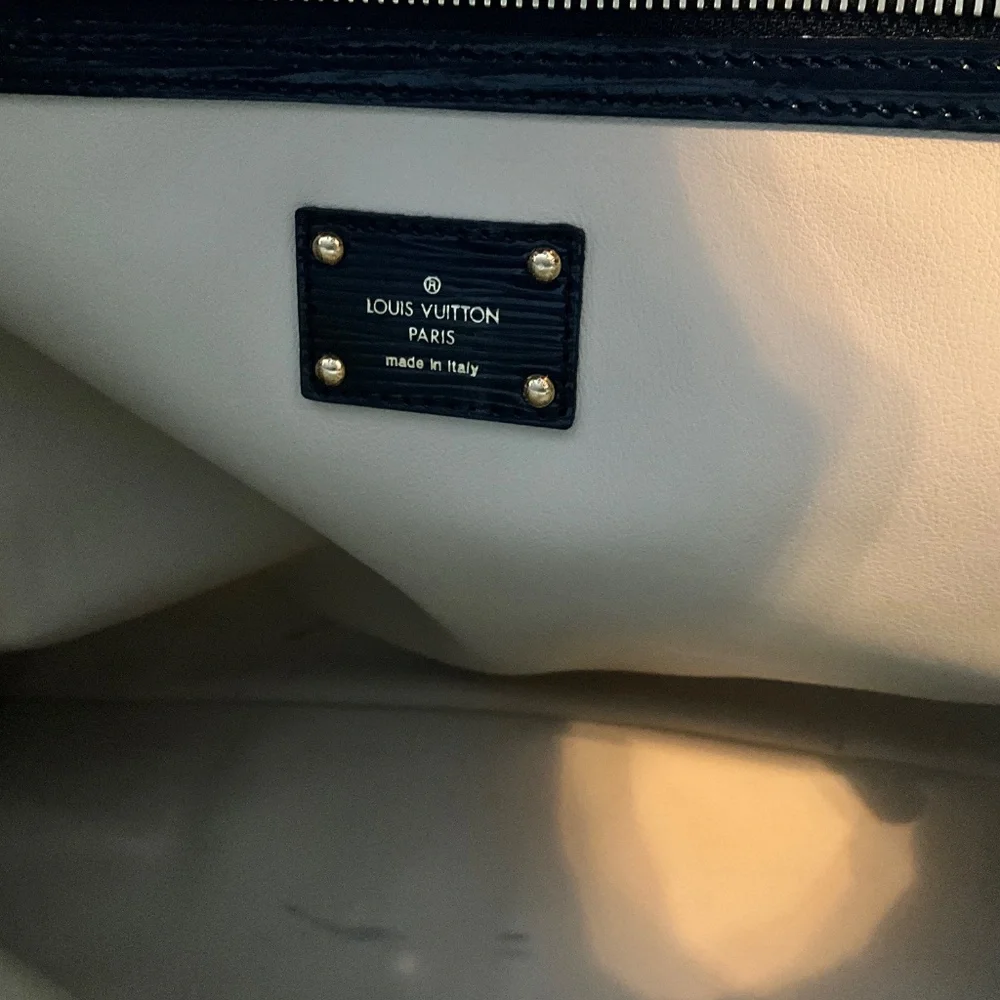 Louis Vuitton Travel Messenger bag - Picture 10 of 15